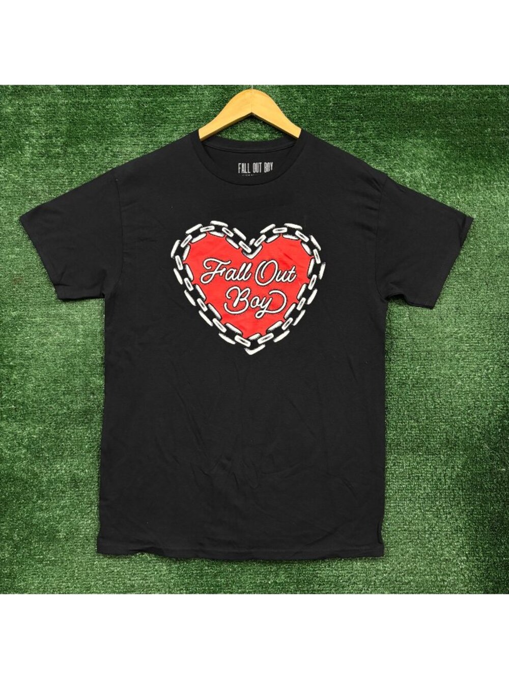 Fall Out Boy Chained Heart Rock Band T-Shirt Size Medium
